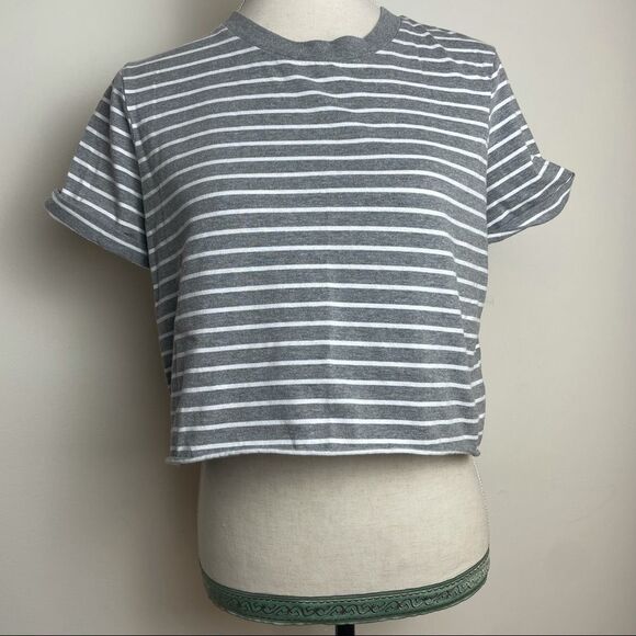 Forever 21 Gray and White striped Short Sleeve Cropped Top 100% Cotton size M - Picture 8 of 8